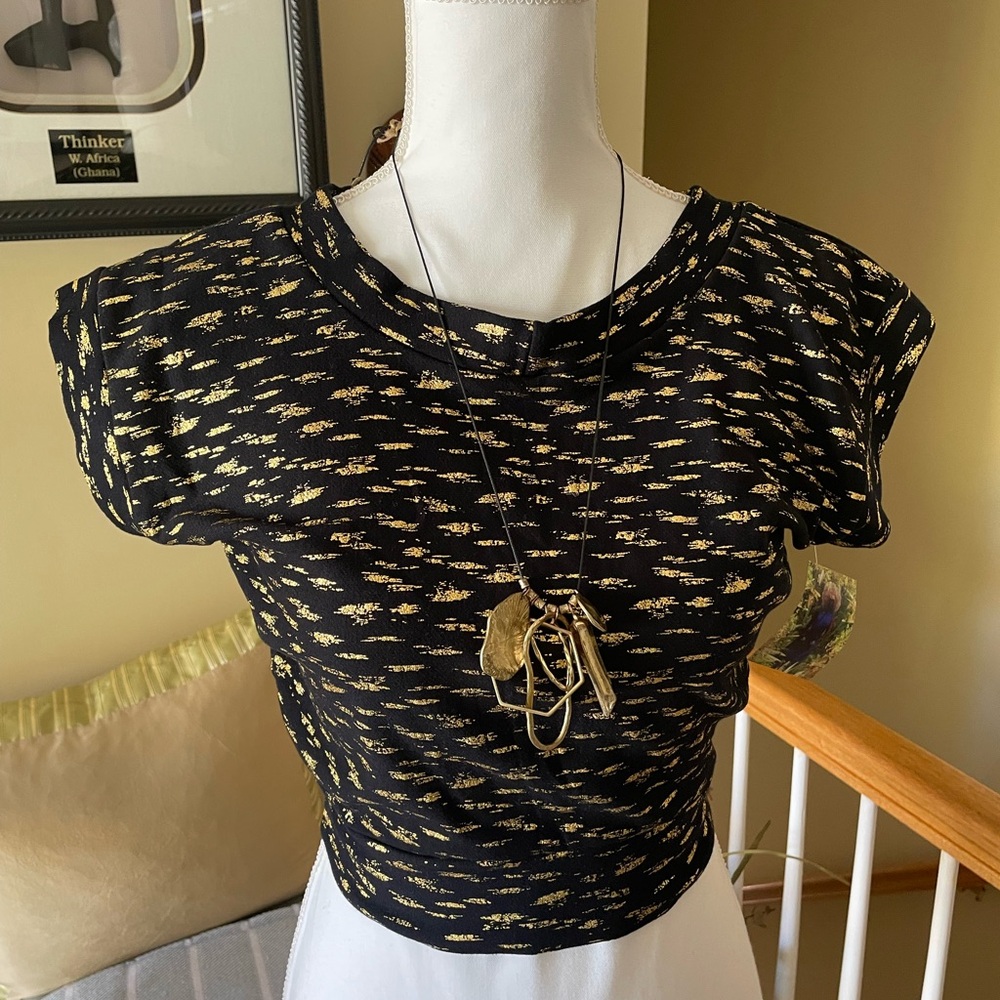 Onion-Stylish Black and Gold Women's Crop Top